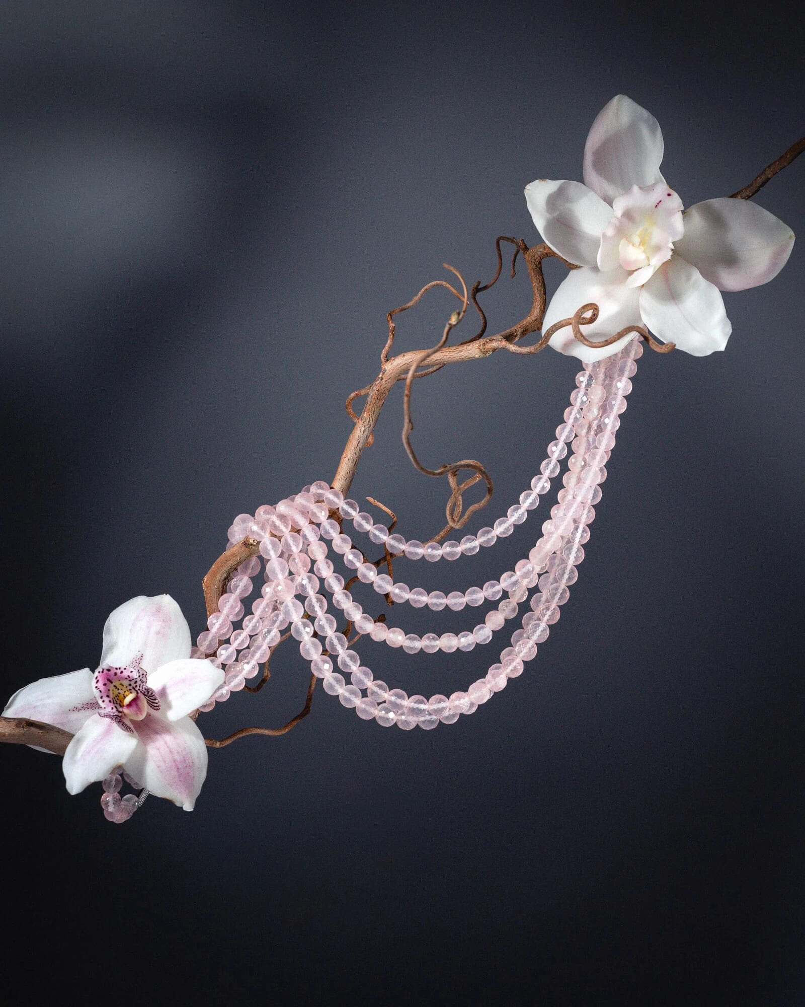 Дар Афродиты: что за камень розовый кварц