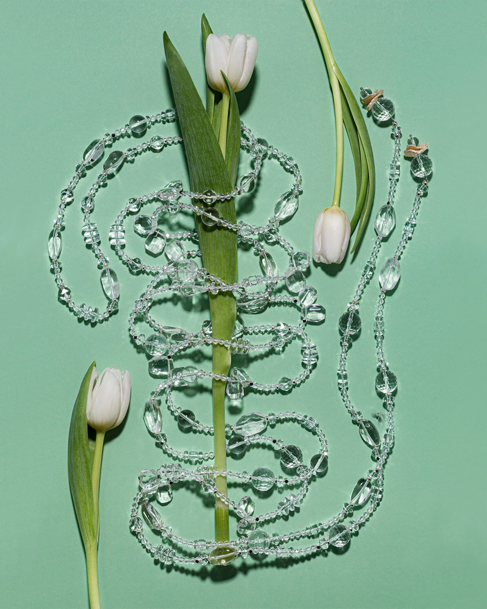 Чистота и ясность: магические свойства горного хрусталя и украшения для духа