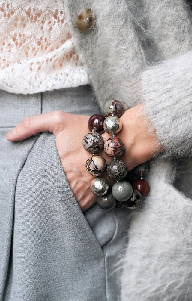 Камни для рожденных в апреле: что действительно подходит по характеру