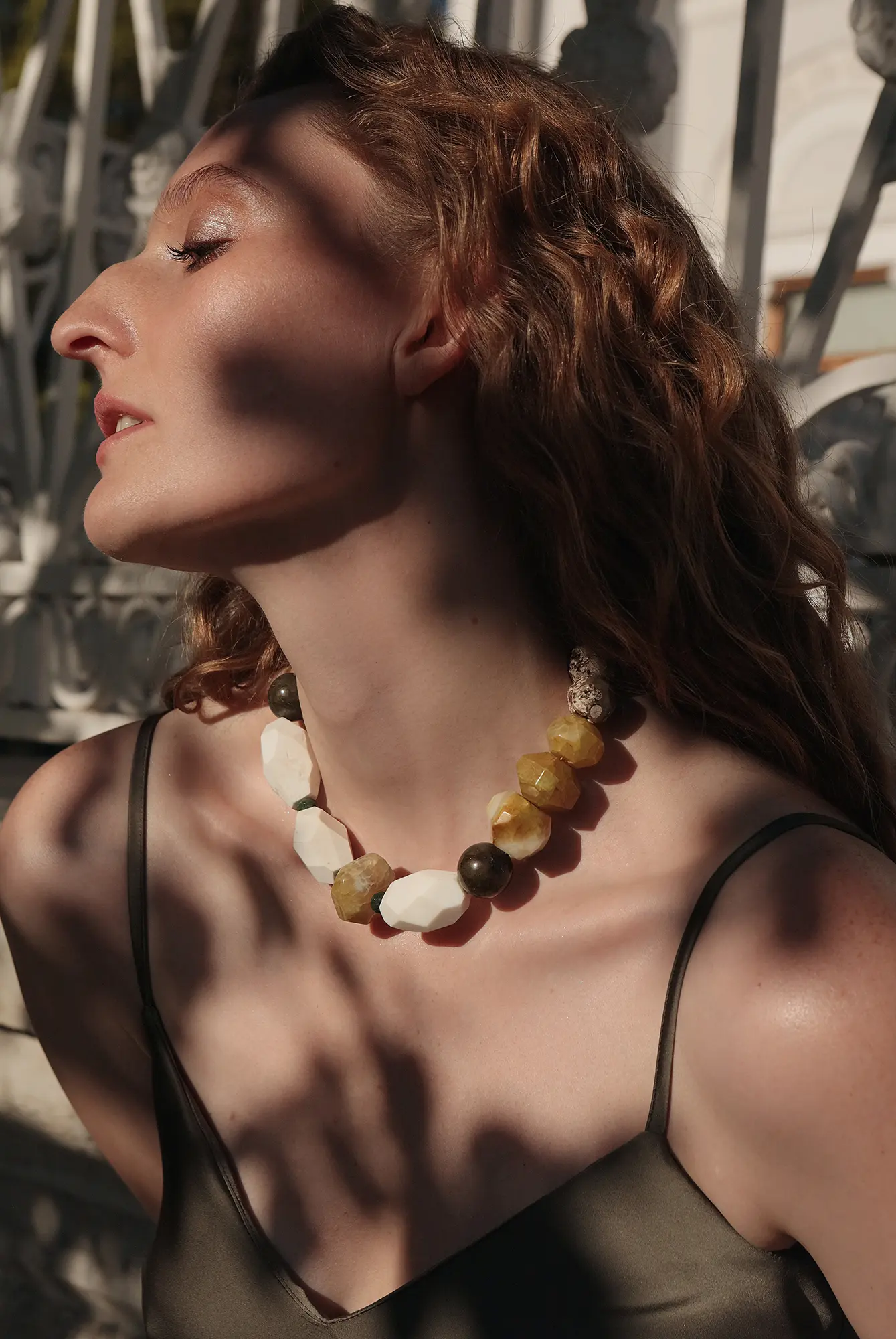 Бусы кахолонг, агат коричневого цвета Лабрадорит - 34 000 Бусы кахолонг, агат - мастерская Надежды Бойко