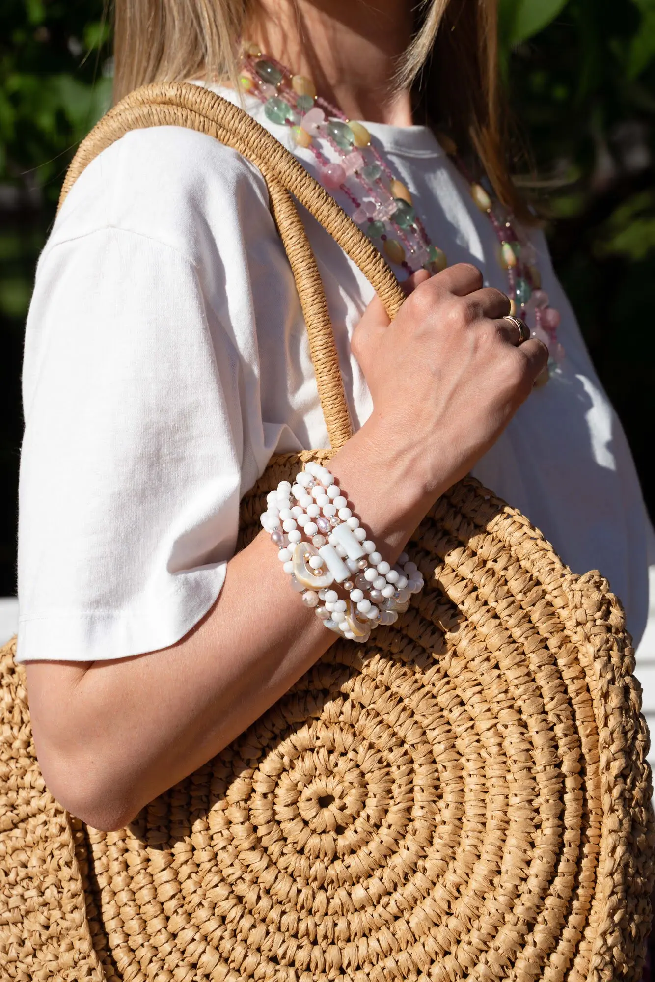 Браслет цветочный агат, жемчуг белого цвета Перламутр - 31 000 Браслет цветочный агат, жемчуг - мастерская Надежды Бойко