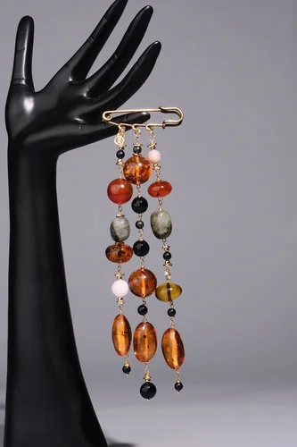 Ожеброшь из янтаря и лабрадорита оранжевого цвета - 17 000 Ожеброшь из янтаря и лабрадорита - мастерская Надежды Бойко